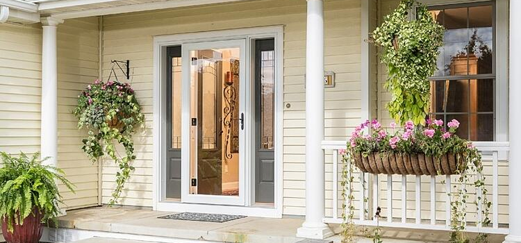 screen door installation in Kerman